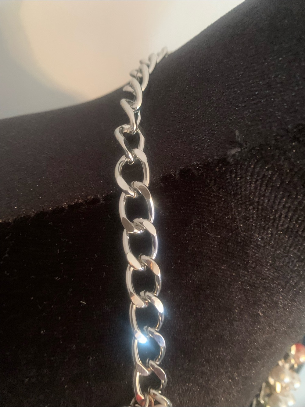 🆕- GORGEOUS Betsey Johnson Pearl Necklace with Stunning multicolored charms - Picture 8 of 12